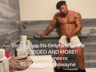 Pissing in the gym bathroom then cumming