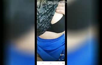 Busty mature shows her number on periscope this is her number: http://q.gs/EyWJO