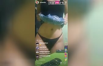 Elpela69 exhibits her body on Instagram