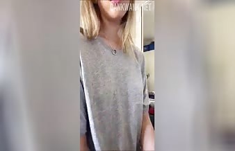 Sexy Australian periscope rose shows ass