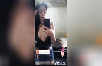 Periscope hottie dancing