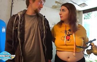 Der Heimwerker fullt meine Muschi mit riesiger Ladung