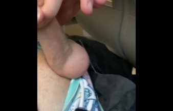 Deutscher Twink Gay Boy wichst sich einen im Zug und wird fast erwischt