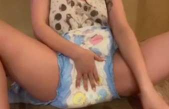 Secret diaper girl loves peeing and cumming in diapers *Diaper crinkles and moaning*