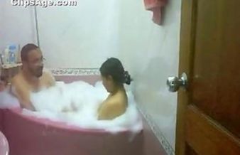 Pakistani lady Neelam with her boss in Jacuzzi video leaked to internet 