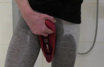 Pee on my Ass in Leggins and Feet next I masturbate by High Heels