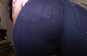 Fart of the Day! 12/11 In tight jeans :) Happy Friday!