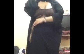 Saudi Arabia Veil girl is showing her bodyمنقبات