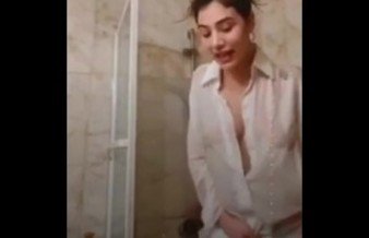 Miriam tay lebanese girl hot shower - ميريام طي