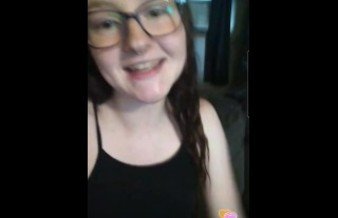 Hot teen flashes tits on periscope