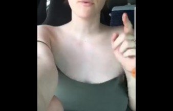 White girl shows big tits on periscope