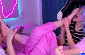 Amateur lesbian foot worship on webcam