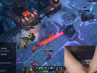 Gamer Girl orgasms while playing League of Legends