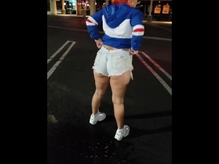 Natural pawg pissing in public shopping center
