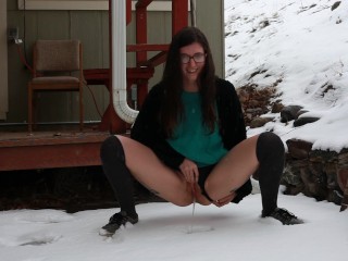 Bare pussy peeing in the snow