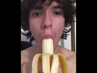Deepthroating a Banana