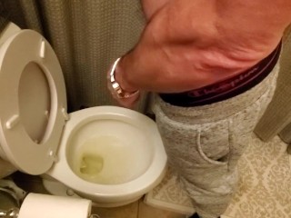 My boyfriend peeing with no hands, free pee, piss in toilet