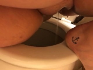 BBW Pissing All Over Herself