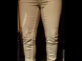 Girlfriend wets her white Jean's. Cant be bothered to go to the toilet ;)