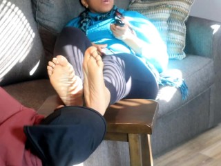 Preview-Goddess Trains Slave to LICK and SNIFF her MEATY SOLES (Human Footrest/FOOT WORSHIP)