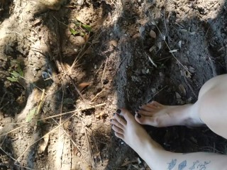 Dirty toes rubbing in the dirt