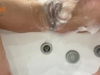 Shave my sweet pusse and pee on you ( golden shower)