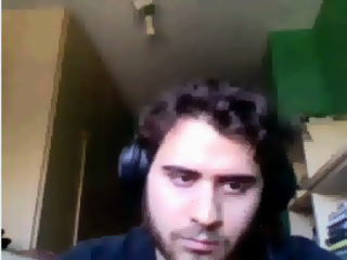Mister Xavi se masturba en la webcam delante de una nia de 12 aos