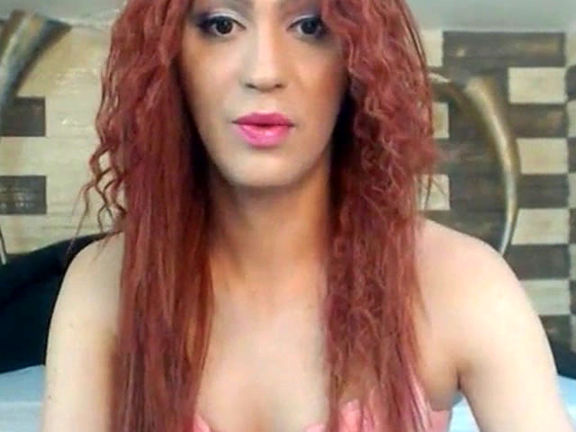 Red Head Tranny on Cam