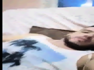 Midou Torky se masturba con la webcam delante de una jovencita