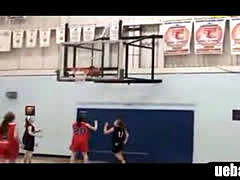 Hilarious-girls-basketball-dunk-fail 1