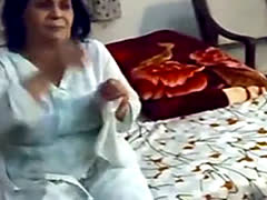 Mature Punjabi Aunty Nude On Bed