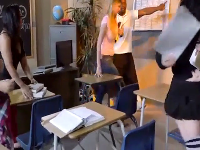 Tia Cyrus gives her prof a blowjob in front of classmates