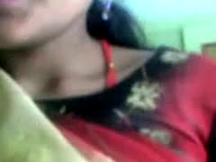 Indian Girlfriend Gets Her Tits Out