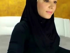 Hot Hijab Girl On Cam