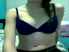 Teen Camgirl Shares With Her Viewers Her Titties