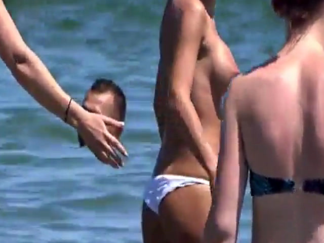 Big Boobs Topless Amateur Hot Teens Voyeur Beach Video