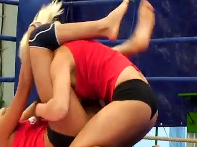 Wrestling teens passionately pussylicking